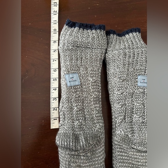 Jane and Bleecker Plushfill Slipper Socks | gray/white | size 4-10 - Picture 7 of 8